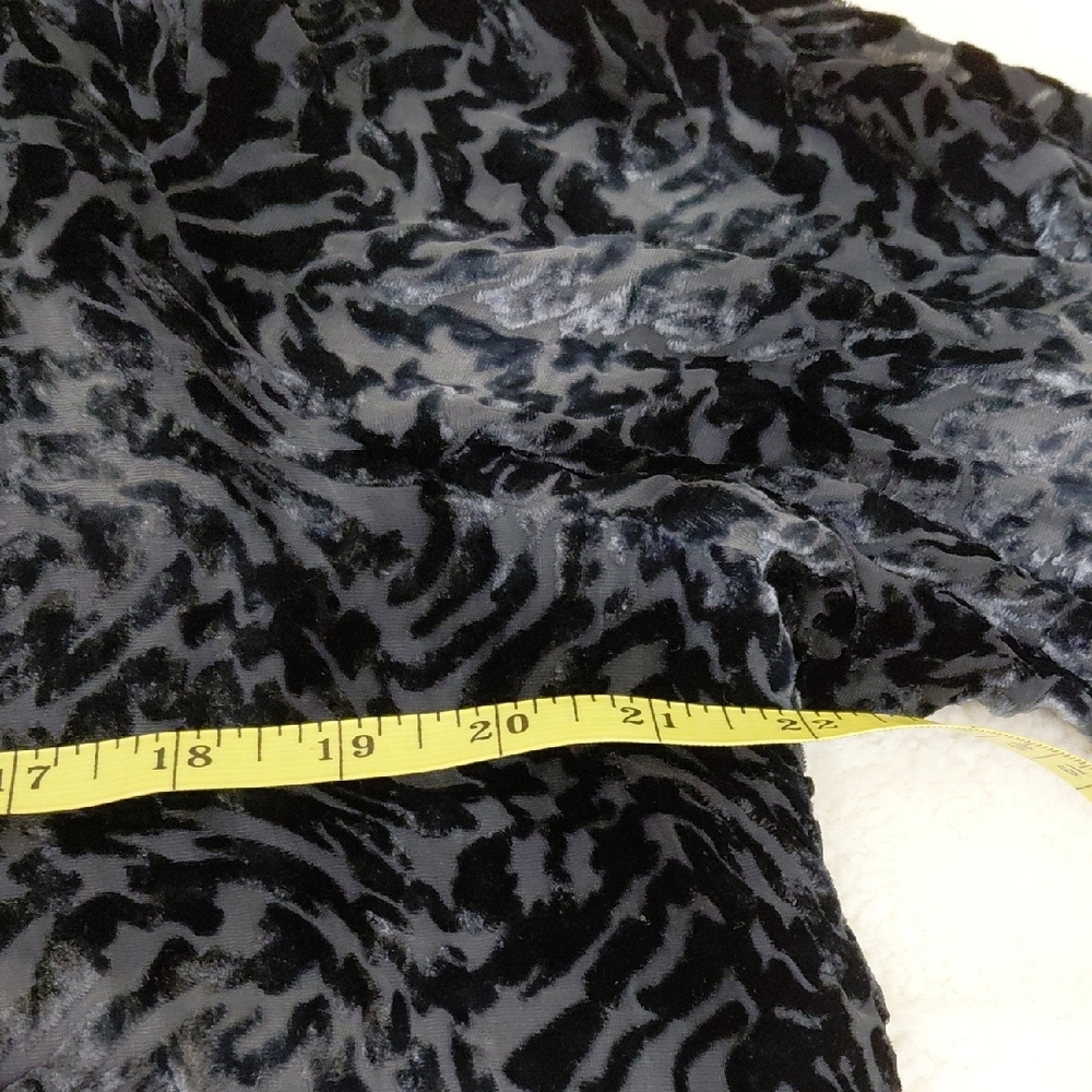 $5🧨  Rena Rowan Black Velvet Burnout Blouse - Picture 6 of 10